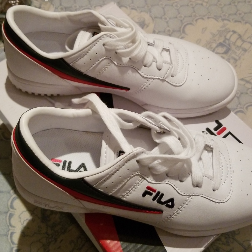 white fila trainers